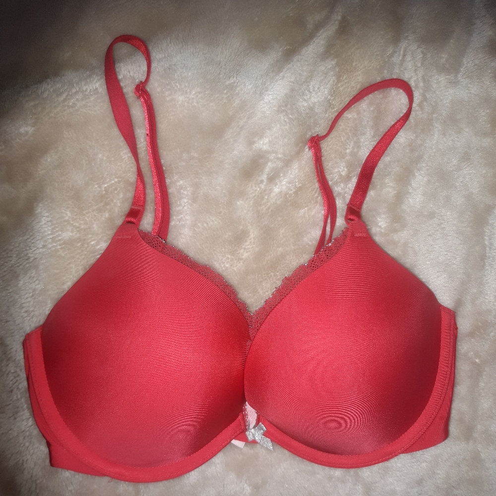 - Victoria's Secret pushup bra size 32D